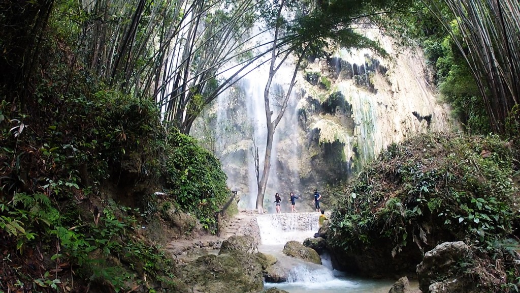 Filipinas before falls